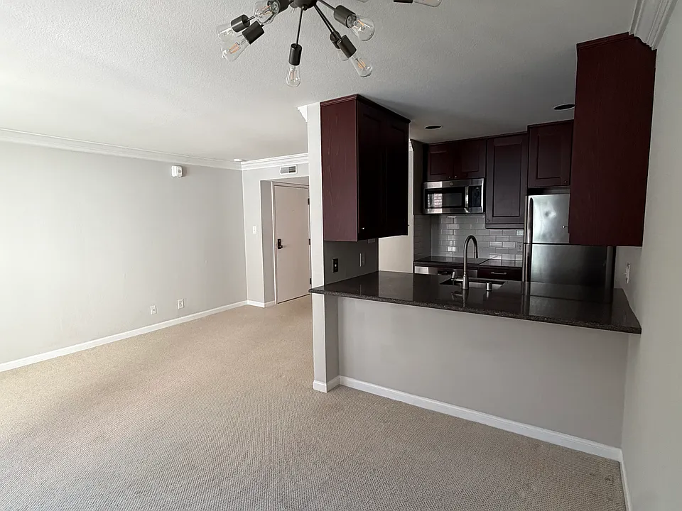 2040 Laguna St #203