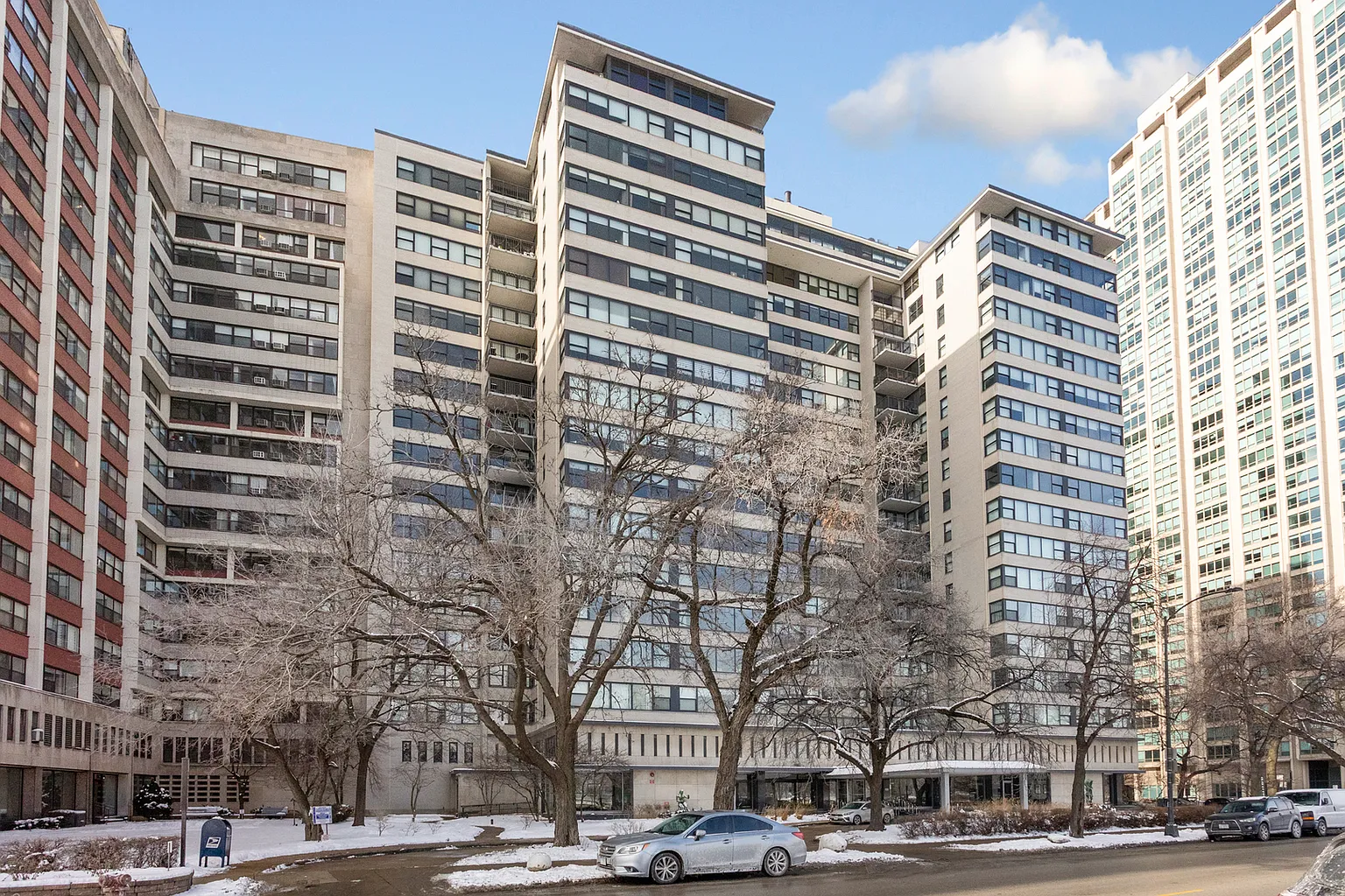 3440 N Lake Shore Dr APT 5A photo 1