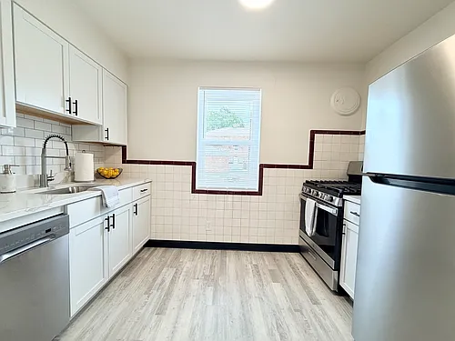7176 Jamieson Ave #1W Photo 1