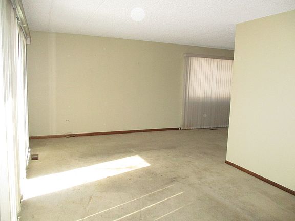 5th image of 4842 W 122nd St APT 1W