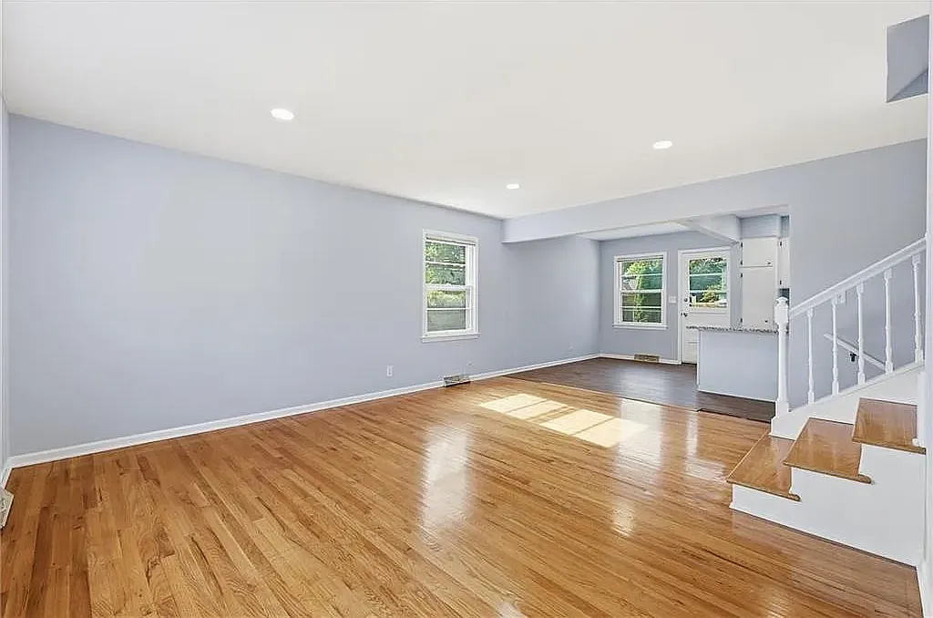 10729 McGee St — Photo 2