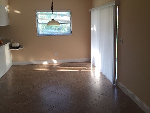 4th image of 582 92nd Ave N