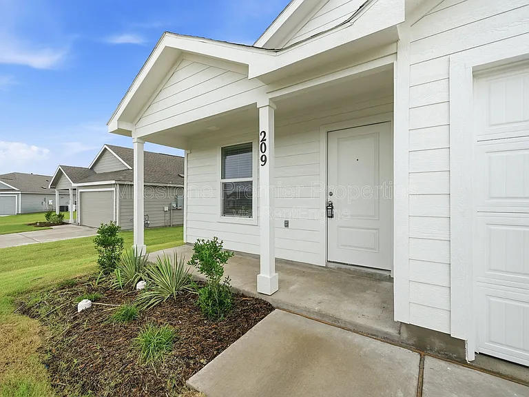 209 Cattail Ln — Photo 3