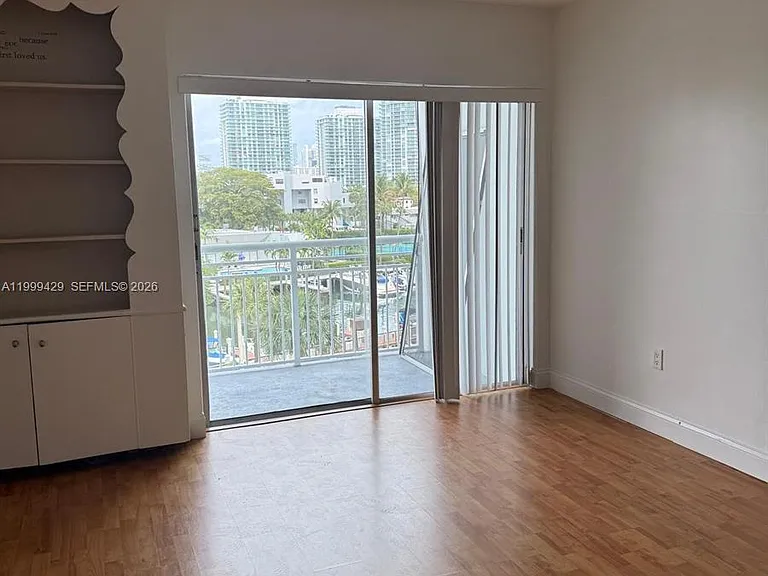 400 Kings Point Dr #527 — Photo 5