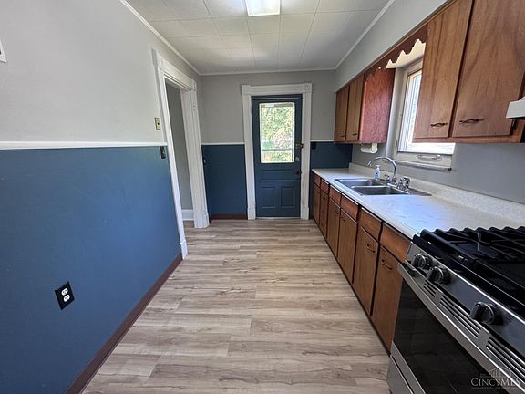 5th image of 320 Arlington Ave