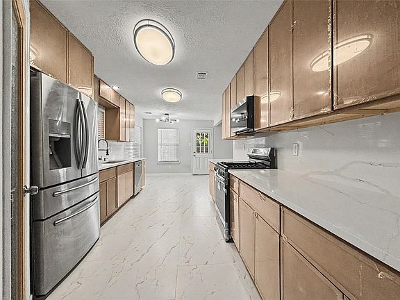 4th image of 15810 Pilgrim Hall Dr