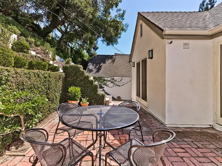 1448 N Beverly Dr — Photo 18