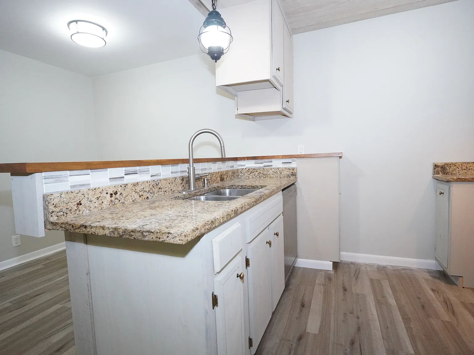 2 bed, 1.5 bath, 750 sqft, $1,800 — Photo 2