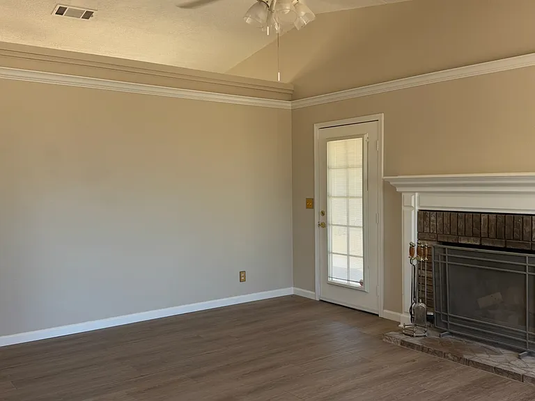 20276 Wren St — Photo 10