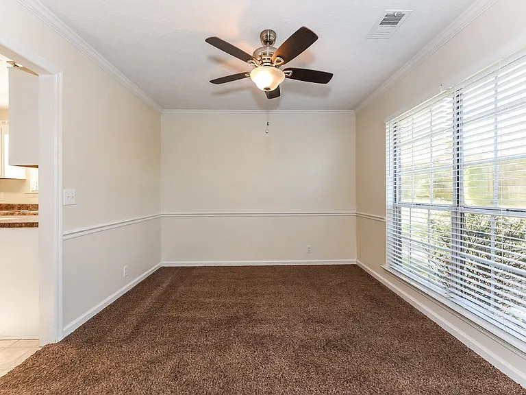 104 Carolina Ct — Photo 5