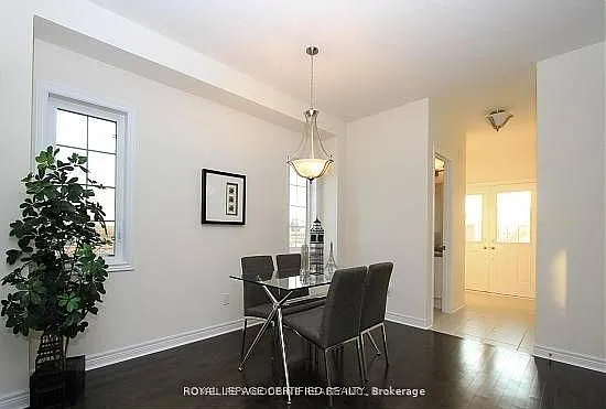 683 Baldwin Cres — Photo 8