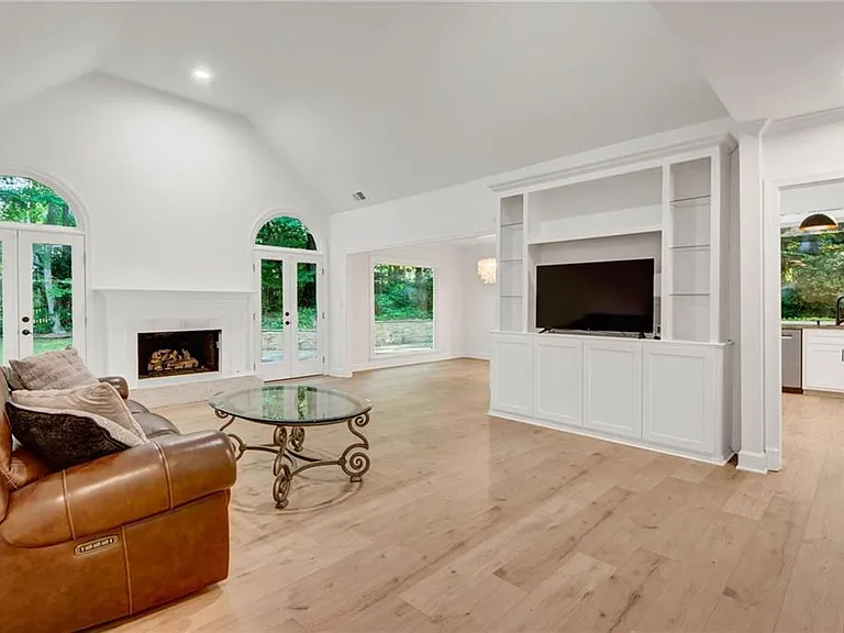 1055 Downing Ct NE — Photo 5