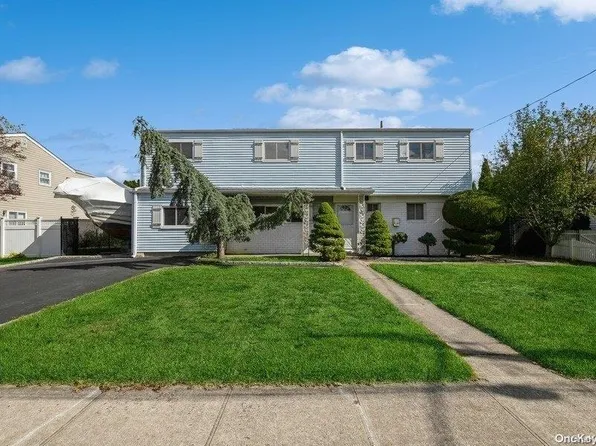 253 W 15th Street, Deer Park, NY 11729