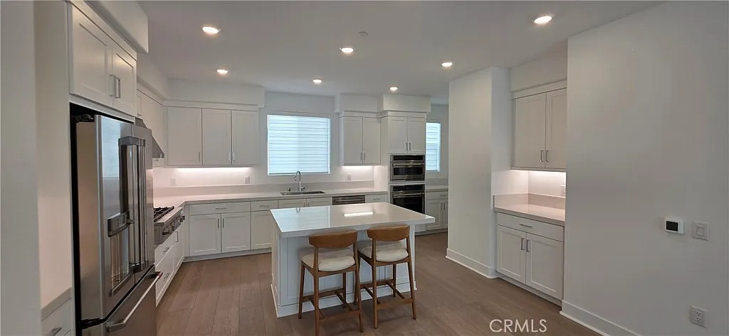 3 bed, 2.5 bath, 1842 sqft, $4,600 — Photo 4