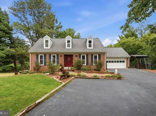 8114 Hillcrest Dr, Manassas, VA 20111