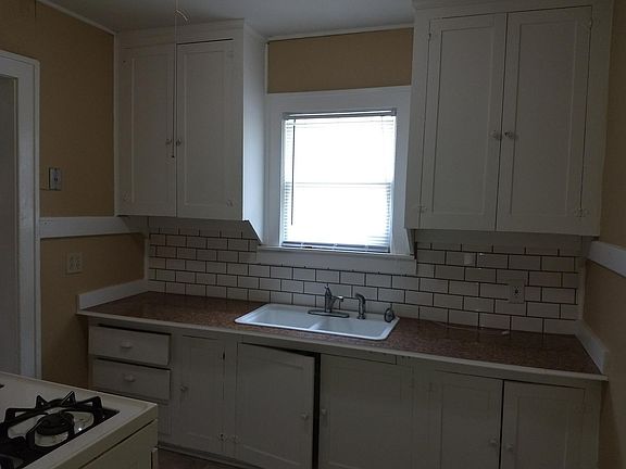 5th image of 6035 Walrond Ave