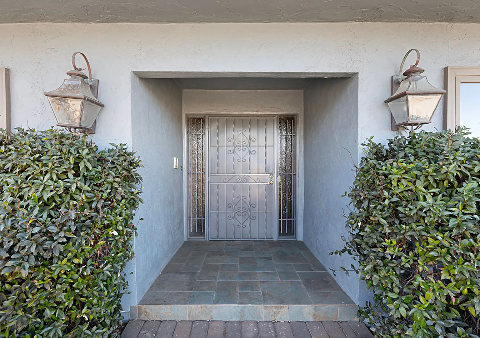 Timeless 4BR/2BA Corner-Lot Home, Perched on the Hills of Ocean Beach. Sweeping Ocean Views — Photo 4