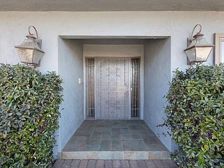 4495 Brighton Ave — Photo 4