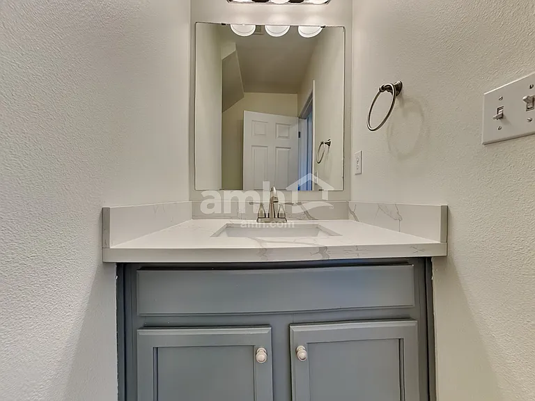 16615 Greenleaf Ave SE — Photo 8