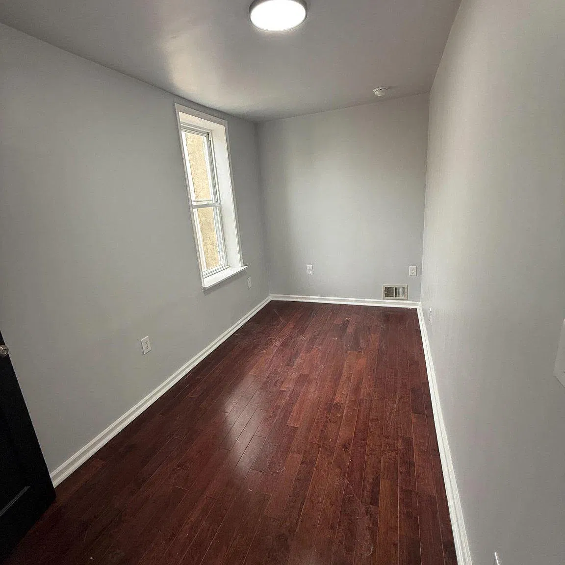 1 bed, 1.0 bath, 2970 sqft, $1,450 — Photo 2