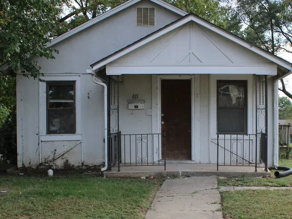 613 Pennsylvania St, Leavenworth, KS 66048
