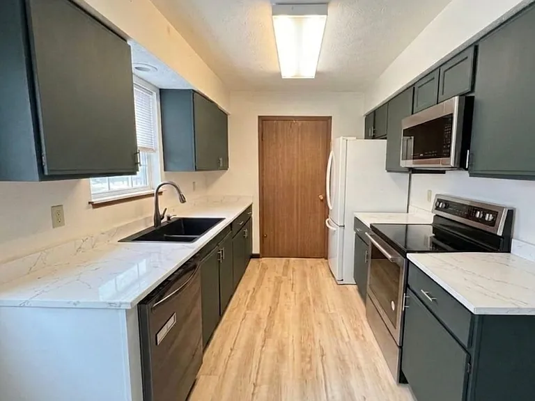 936 Camp St — Photo 13
