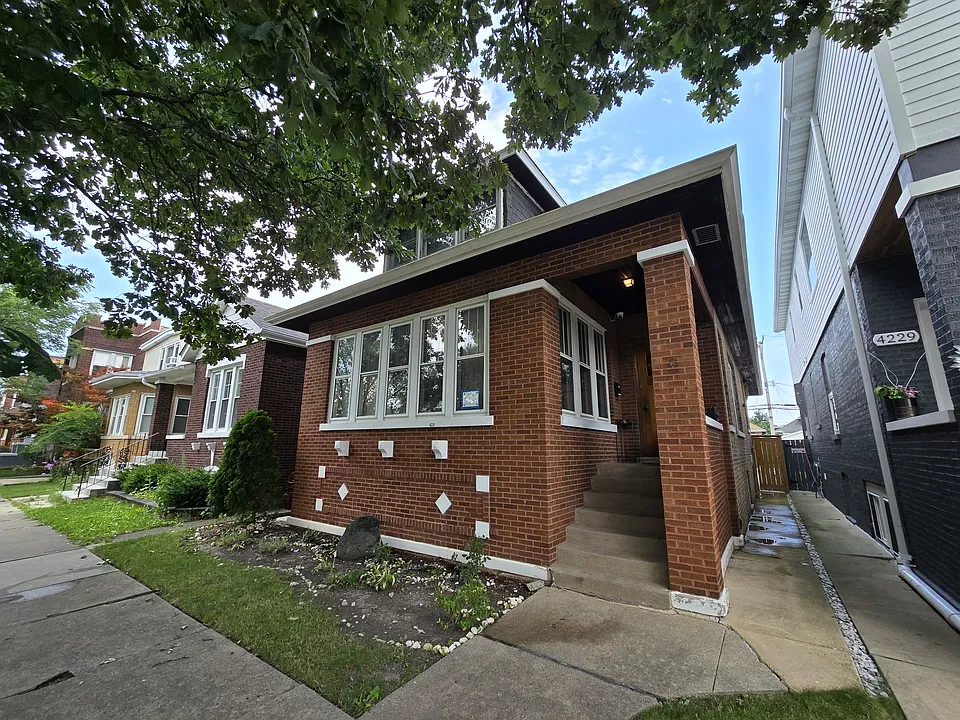 4231 N Marmora Ave