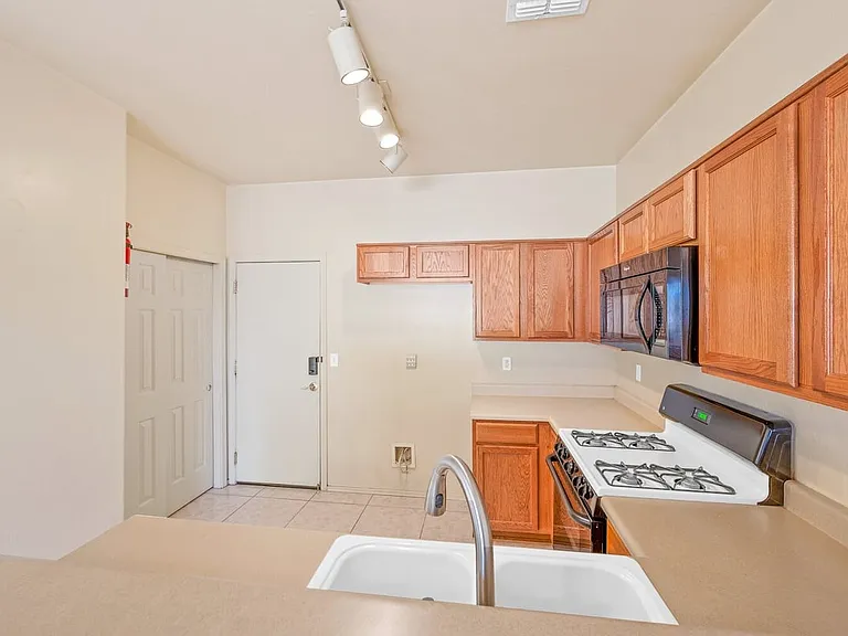 8254 W Kerr St — Photo 7