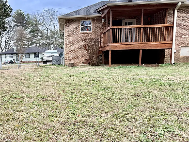 211 Lake Cv — Photo 10