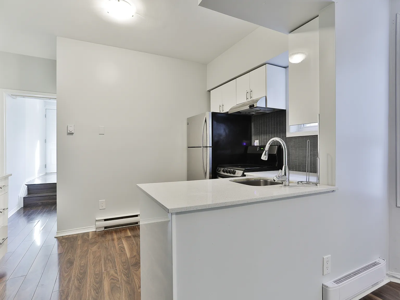 49 Hazelwood Ave — Photo 2