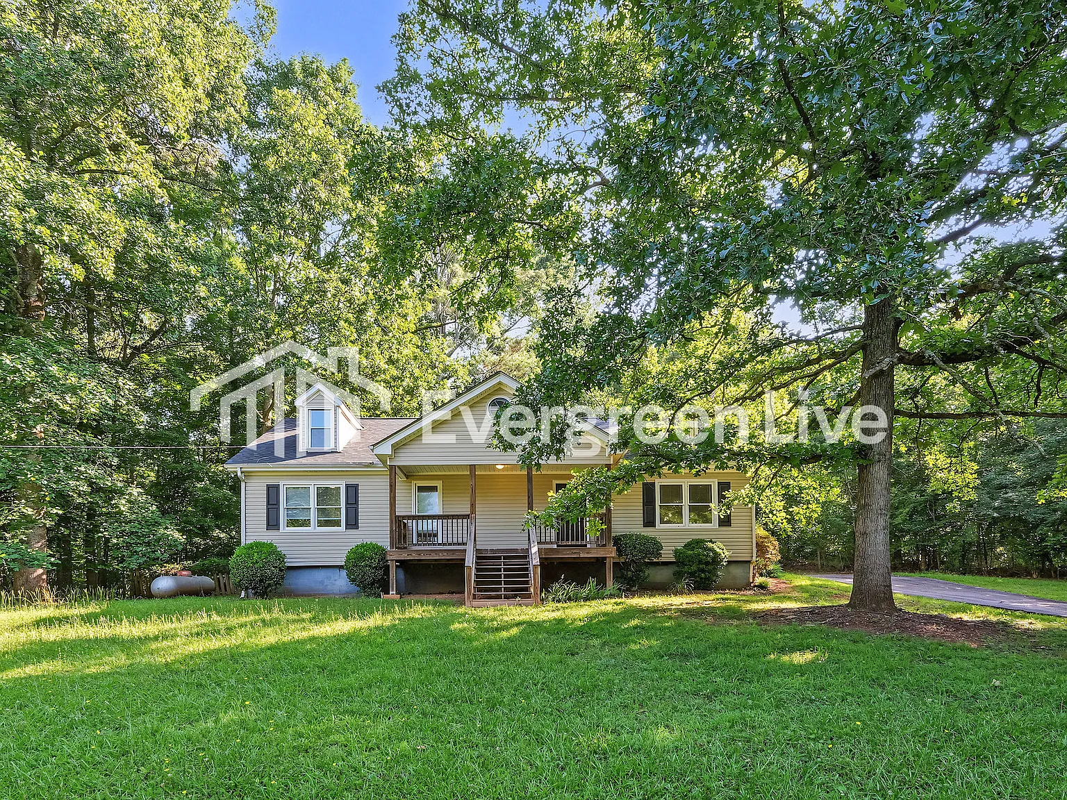 4 bed, 2.5 bath, 2088 sqft, $2,245 — Photo 1