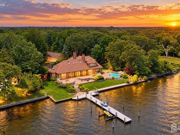 99 Holly Ln, Bayville, NJ 08721