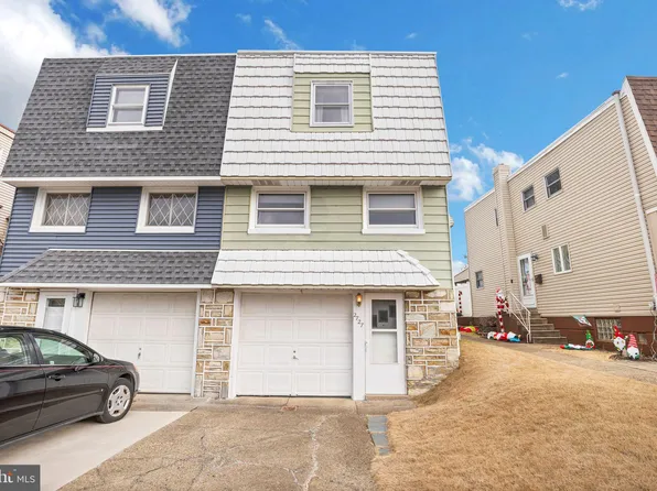 2727 Maxwell St, Philadelphia, PA 19136