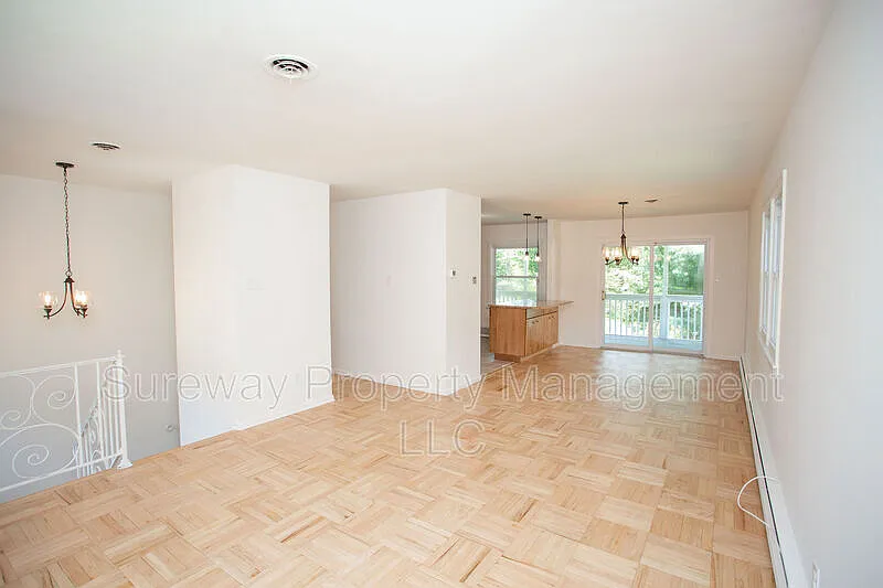 4 bed, 2.5 bath, 2077 sqft, $3,400 — Photo 2
