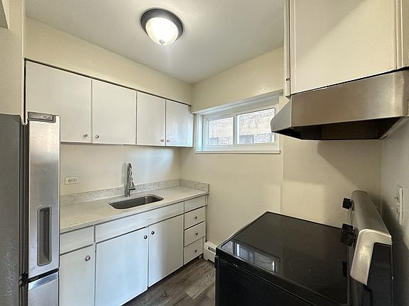 2nd image of 1400 W Chicago Ave #802