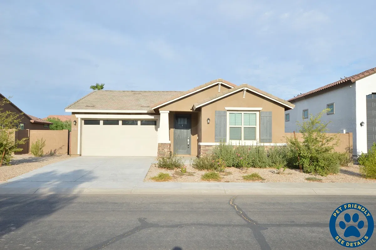4 bed, 3.0 bath, 2248 sqft, $2,050 — Photo 1
