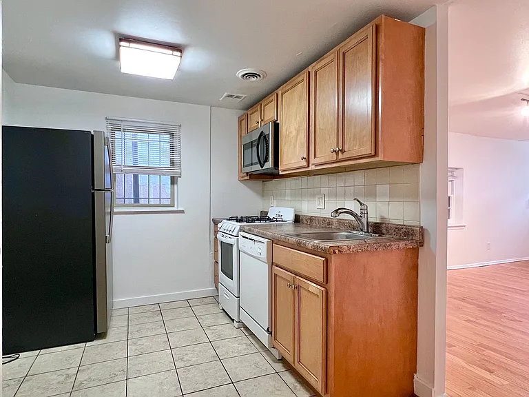 931 Spruce St #B — Photo 4