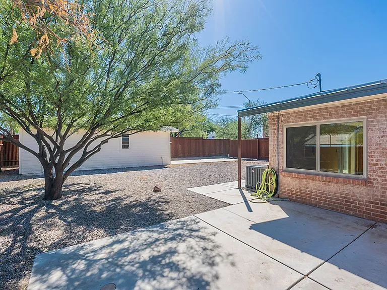 102 N Avenida Carolina — Photo 32