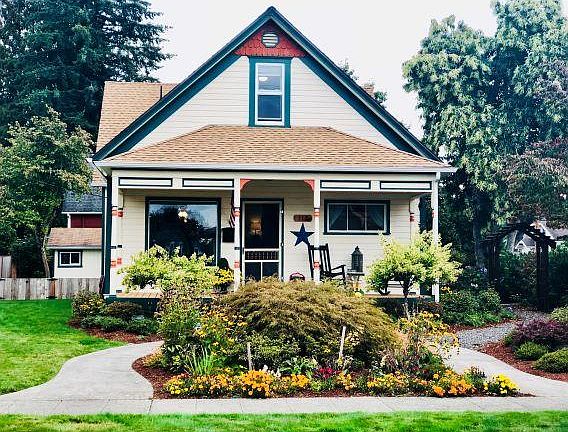 Charming 1904 Farm House in town Monroe.