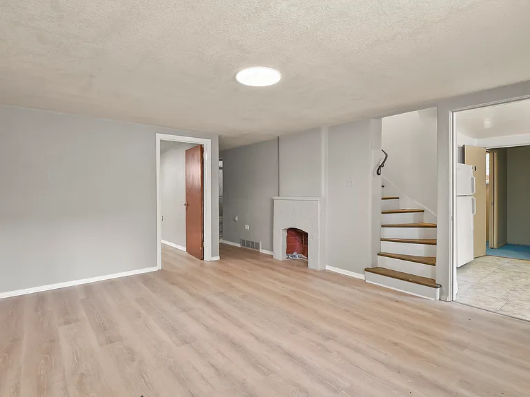 320 S Dale Ct #B — Photo 8