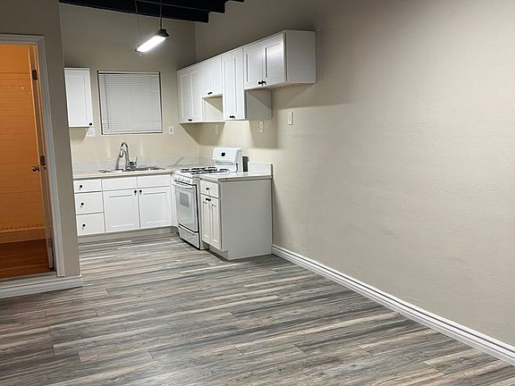 3rd image of 2045 Vineburn Ave