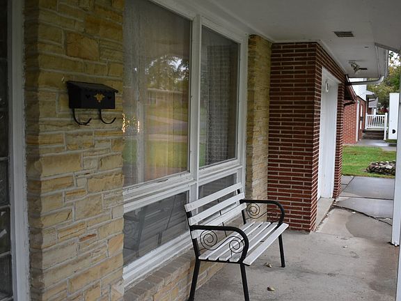 4th image of 15 Kellwood Dr