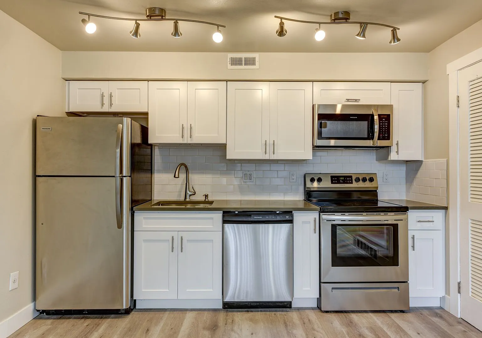 Crestview Townhomes — Photo 2