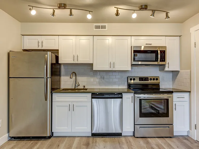 3460 Madison Ave — Photo 12