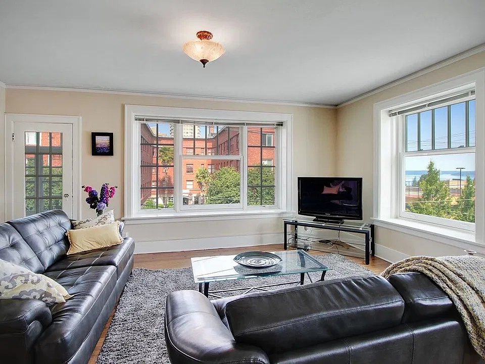 Townhouse Apartments