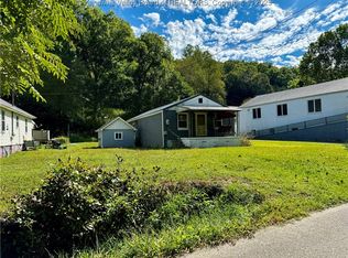 2564 Browns Creek Rd, Saint Albans, WV 25177