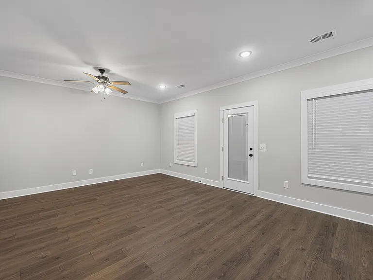 2624 S Main St — Photo 13
