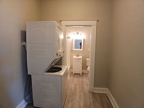5th image of 525 N Waldran Blvd APT 3