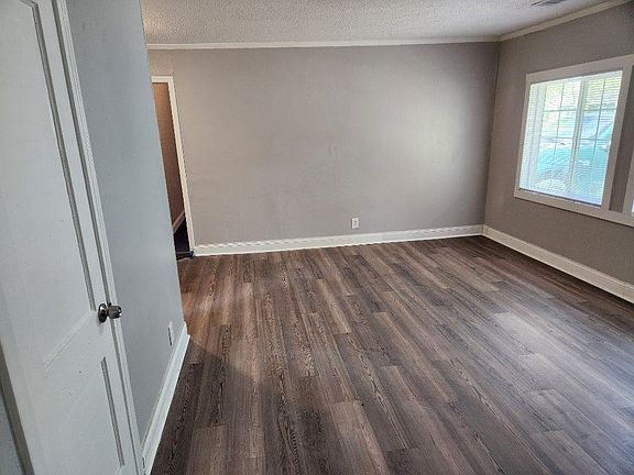 4th image of 8008 Park Ave