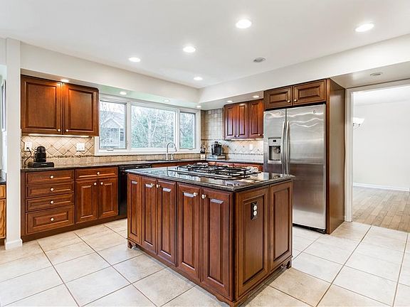 3rd image of 6415 Woodhawk Dr